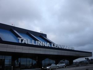 В субботу пассажирам советуют приезжать в Таллиннский аэропорт за два часа до вылета (err)