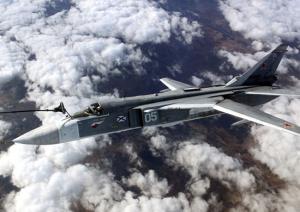 Экипажи Су-24М бомбардировочной эскадрильи ЗВО отработали дозаправку самолетов в воздухе (Министерство обороны РФ)