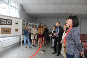 В Международном аэропорту Краснодар открылась выставка графики и гравюр 