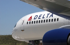 Delta Air Lines отменила около 300 рейсов из-за сбоя в компьютерной системе (РИА 