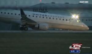 В США самолет пропахал носом взлетную полосу при экстренной посадке (Российская газета)