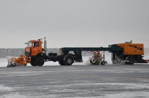 Парк спецтехники сургутского аэропорта пополнила новая снегоуборочная машина АСВ-4000 (ОАО 
