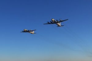 На Камчатке экипажи самолетов противолодочной авиации Тихоокеанского флота отработали полеты в составе групп (Министерство обороны РФ)
