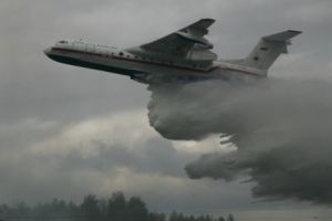 Два самолета-амфибии Бе-200ЧС МЧС России тушат природные пожары в Амурской области (МЧС)