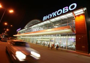 Угрожавшего взорвать самолет пассажира сняли с рейса Москва - Махачкала (Интерфакс)