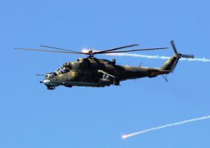 В Забайкалье экипажи ударных вертолетов Ми-24 ВВО уничтожили лагерь условного незаконного вооруженного формирования (Министерство обороны РФ)
