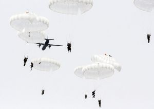 Летчики армейской авиации ВВО в ходе учения в Забайкалье прикрыли высадку десанта (Министерство обороны РФ)