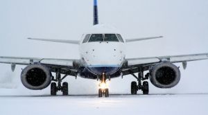 Аэропорт Анадырь на Чукотке частично возобновил работу, нарушенную непогодой (ТАСС)