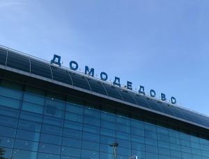 В аэропорту Домодедово устроили флешмоб в честь ...