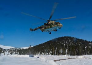 Более 300 вылетов выполнили экипажи вертолетов ЦВО в горах Алтая (Министерство обороны РФ)
