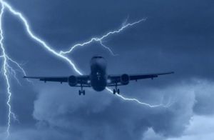 В самолет, летевший из Антальи в Челябинск, ударила молния (Комсомольская правда - Челябинск)