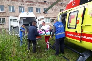 Мужчину с серьезными ожогами вертолетом доставили из Гатчины в Токсово (Невские новости)
