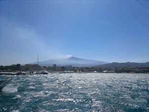 МИД РФ предупредил о трудностях работы аэропортов на Сицилии из-за активности вулкана Этна (ТАСС)