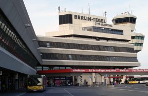 В берлинском аэропорту Тегель проводят операцию из-за опасного груза (РИА 