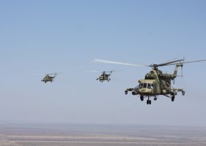 Экипажи боевых вертолетов ЮВО отработали элементы сложного пилотажа на высоте 4 тыс. м (Министерство обороны РФ)