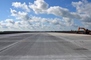 В Тобольске бетонируют взлетно-посадочную полосу строящегося аэропорта (Аргументы и Факты - Тюмень)