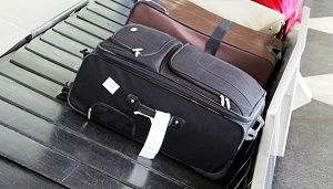 В мире стали модными распродажи забытых в аэропорту чемоданов (Комсомольская правда)