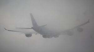 Из-за тумана в аэропорту 