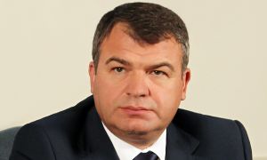 Источник сообщил, что Сердюков сохранит должность в "Ростехе" (Интерфакс)