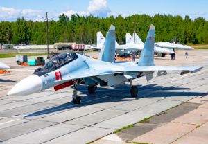 В Карелии летчики истребителей Су-35С в ходе учения учились уничтожать воздушные цели на полигоне (Министерство обороны РФ)