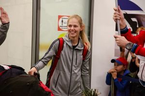 В аэропорту торжественно встретили серебряного призера Олимпиады Татьяну Минину (Международный аэропорт "Челябинск")