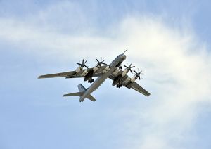Летчики дальней авиации выполнили проверку системы противовоздушной обороны Западного военного округа (Министерство обороны РФ)