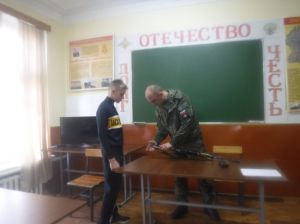 Военнослужащие дальней авиации организовали для школьников занятие по военной подготовке в Калужской области (Министерство обороны РФ)