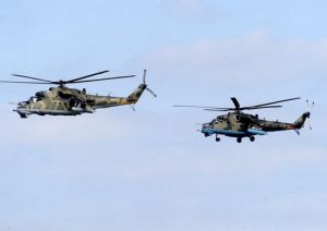 Экипажи вертолетов Ми-35 Южного военного округа уничтожили наземные объекты условного противника на учении в Крыму (Министерство обороны РФ)