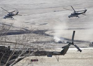 Экипажи боевых вертолетов Ми-24 Восточного военного округа выполнили уход ПВО условного противника в Забайкальском крае (Министерство обороны РФ)