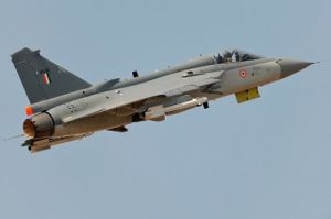 Индийский истребитель HAL Tejas потерял подвесные топливные баки (Военное обозрение)